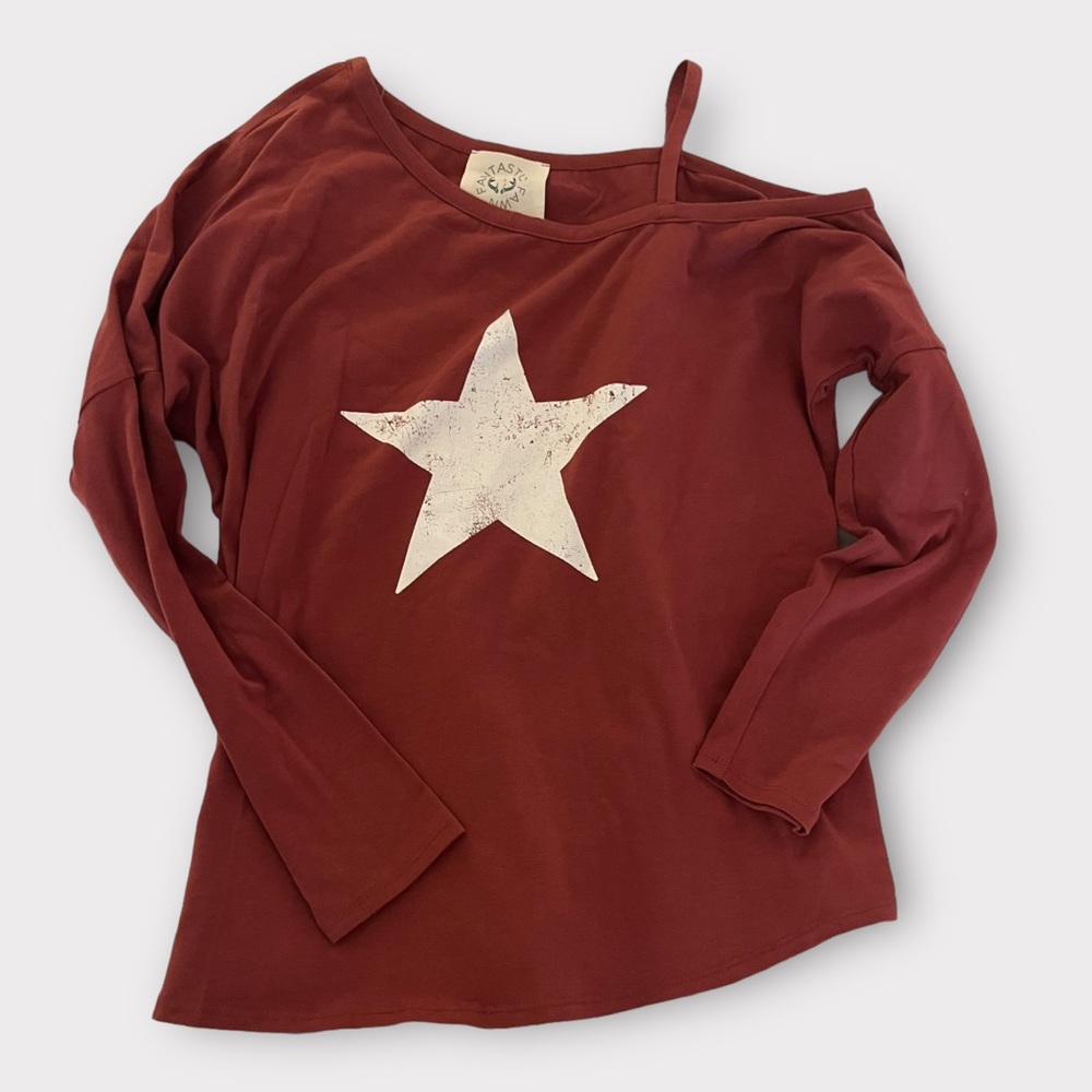 Red Fantastic Fawn Ling Sleeve Top with Star
